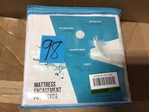 LUCID Encasement Mattress Protector  Completely Surrounds Mattress for Waterproof, Allergen Proof, Bed Bug Proof Protection -15 Year Warranty  Queen size in good condition&nbsp