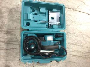 6.5 Amp 3-14 in. Corded Planer Kit with Blade Set, Hard Case by Makita not used