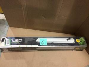 lot 6 image: 3 ft. 120-Watt Heavy-Duty White Full Spectrum LED Hydroponic Indoor and Outdoor Linkable Vertical Grow Light Fixture in good condition 