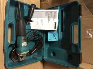 lot 45 image: 6 Amp Corded 4 in. Lightweight Angle Grinder with Grinding Wheel, Wheel Guard Side Handle Hard Case by Makita  USED