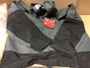 lot 76 image: Mens X-Large Gray HYDROBREAK Layer Rain Shell Jacket by Milwaukee in good condition