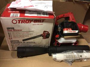 lot 95 image: 200 MPH 430 CFM 2-Cycle 25cc Gas Handheld Leaf Blower by Troy-Bilt in good condition