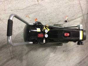 lot 115 image: HUSKY  8 gallon Air Compressor in good condition