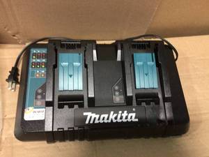 18-Volt Lithium-Ion Dual Port Rapid Optimum Charger by Makita in good condition
