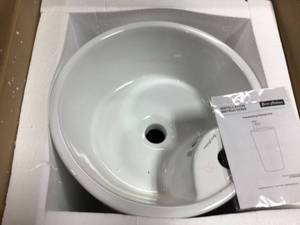 Swiss Madison Monaco Circular Basin Pedestal Sink In Glossy White not used