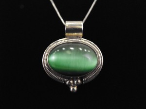.925 Sterling Silver Green Chrysoberyl Cats Eye Cabochon Pendant Necklace