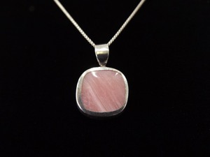 .925 Sterling Silver Inlayed Pink Mother of Pearl Pendant Necklace
