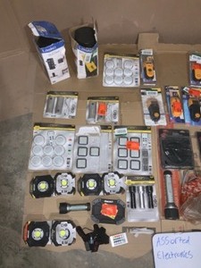 lot 29 image: assorted electronics lighting, flash lights and stud finders