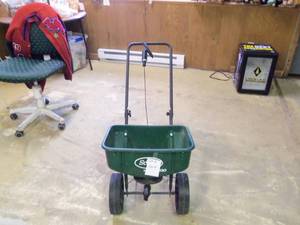 Lawn and grass seeder Green...