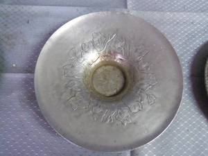 Pewter dish, silver serving tray(En...