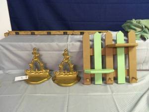 Set of 2 shelfs, 1 greenbrown, 1 b...