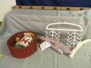 Notecards, 3 satin hangers, tank to...