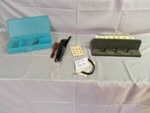4 shoe horns, snap fasteners, belt ...