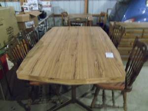 Table with 2 leafs and 5 kitchen ch...