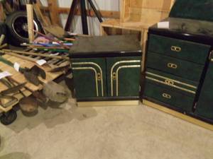3 pc bedroom set (queen headboard, ...