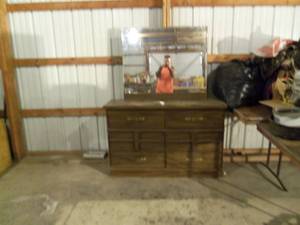 6 Drawer Dresser with Mirror...