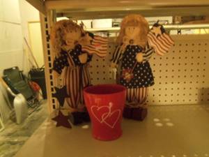 4th of July decoration, 2 figurines...