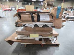 lot 121 image: WHOLESALE MIXED PALLET OF INTERIORCLOSET DOORS AND BUILDING MATERIALS