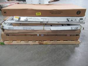 lot 403 image: WHOLESALE MIXED PALLET OF MISCELLANEOUS SHOWERBATH WALLS AND PANELS AND MORE