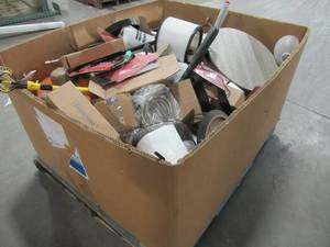 lot 309 image: WHOLESALE MIXED PALLET OF MISCELLANEOUS HOME DECOR, TOOLS AND MORE