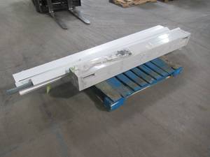 lot 159 image: WHOLESALE MIXED PALLET OF MISCELLANEOUS VINYL FENCING PARTS