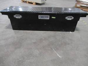 lot 427 image: Kobalt 69-in x 19-in x 18-in Black Powder Coat Aluminum Full-Size Crossover Truck Tool Box 73214871 - SCRATCH AND DENT - USED, Opens and Shuts, No Key..