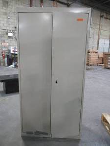 lot 428 image: Sandusky 72 in. H x 36 in. W x 18 in. D Steel 5-Shelf Quick Assembly Freestanding Storage Cabinet in Putty, RTA-7000-07 - Missing Locking Handle and Rod.