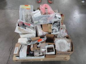 lot 215 image: WHOLESALE MIXED PALLET OF HARDWARE, VALVES AND BATHROOM PLUMBING CONNECTORS