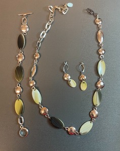 Beautiful New Necklace, Bracelet, & Earrings