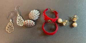 Four Different Pair Fashion Earrings