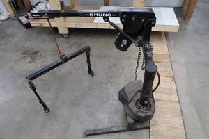 WHEEL CHAIR HOIST