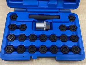 lot 25 image: Laser Wheel Nut Lug Set For BMW (22-Piece)