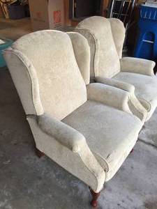 lot 60 image: Two Lovely Lane Recliners