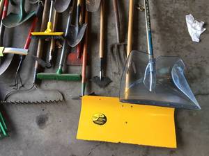 lot 64 image: Large Lot of Long Handled Tools