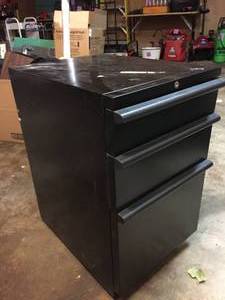 lot 109 image: Rolling Three Drawer File Cabinet