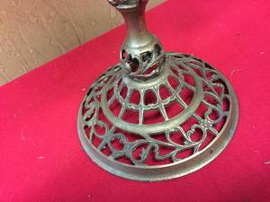 lot 114 image: Round Brass Accent Table with Marble Top