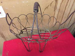 lot 117 image: Wire Sculpture Deer Planter