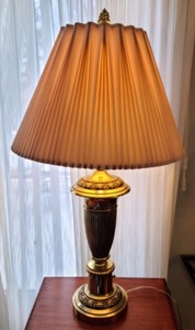 lot 11 image: Brass Table Lamp