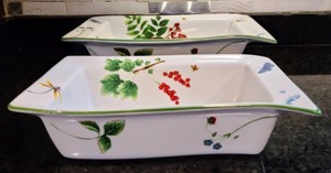 lot 20 image: Pair of Temptations Dishes