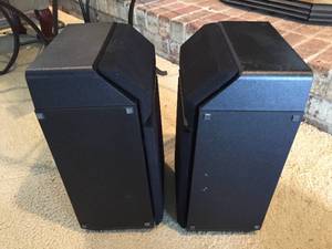 lot 203 image: Pair of Bose Speakers- 201 Series
