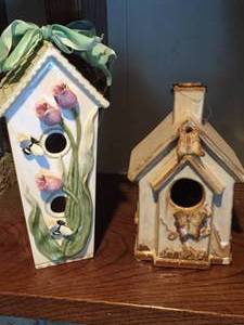 lot 211 image: Five Decorative Birdhouses