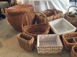 lot 304 image: Large Wicker Lot
