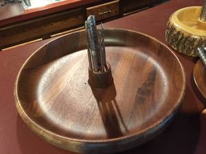 lot 344 image: 3 Wooden Nut Bowls With Crackers and Picks