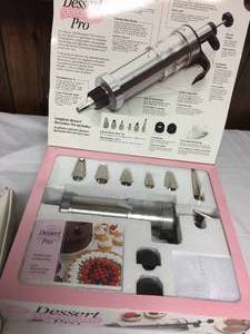 lot 395 image: Dessert Decorator Sets