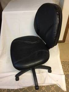 lot 399 image: Rolling Office Chair