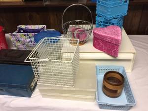 lot 423 image: Plastic And Metal Storage Lot