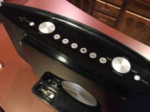 lot 428 image: Memorex Micro System With IPOD AMFM  CD player