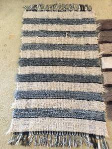 lot 436 image: Throw Rug Lot