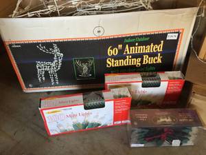 lot 441 image: Lighted Christmas Deco Lot