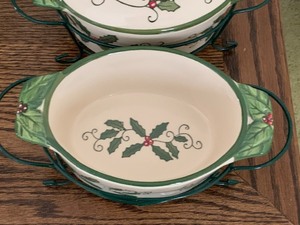lot 453 image: Temp-Tations Cardinal Ovenware